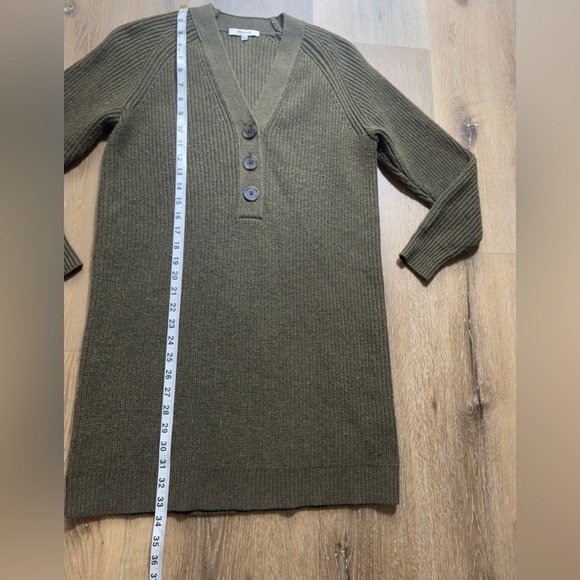 Madewell Woman’s V-Neck Sweater in Deep Olive 🫒 🍁🥮🍂 - Picture 3 of 8